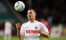 开云下载-单行道上的攻防艺术，从F1街道赛到新疆队的鏖战