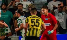 开云体育下载-拉科鲁尼亚门将连续扑出射门，帮助球队保持领先