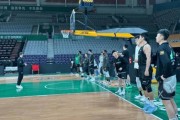 开云体育下载-猛龙新援回归训练场，球队士气高涨备战季后赛的简单介绍