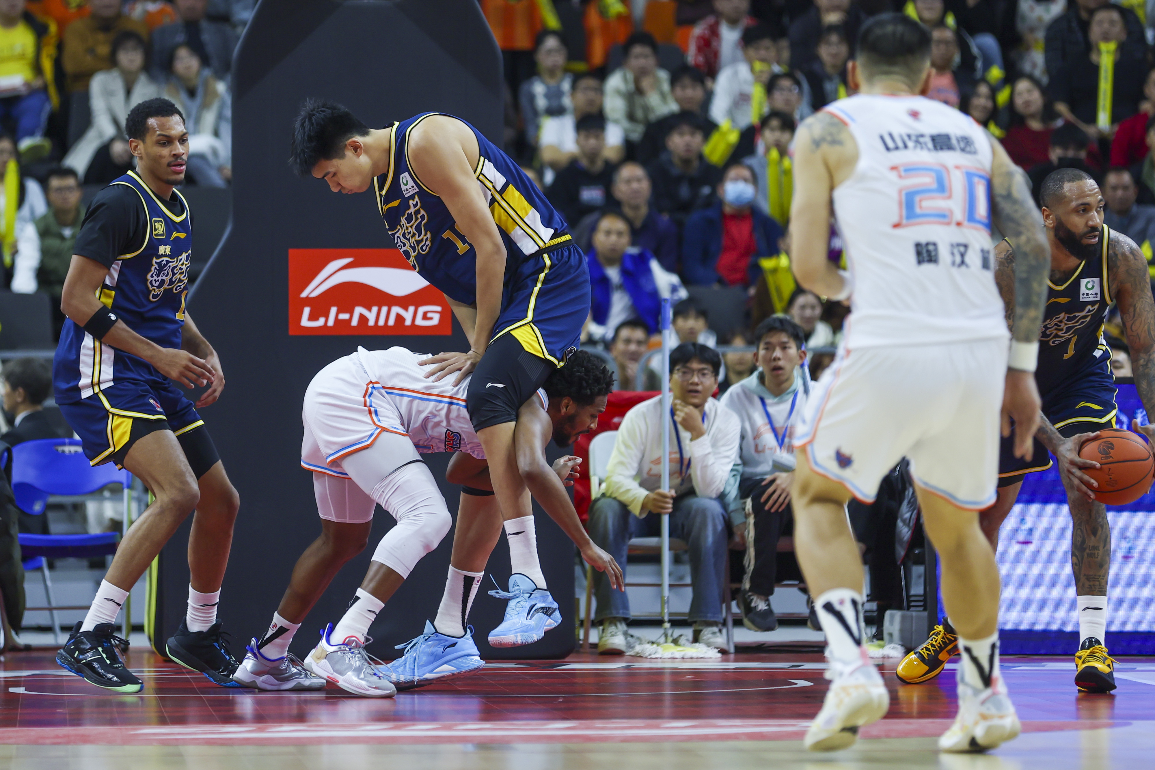 广东男篮实力凸显，信心满满迎接下一轮比赛