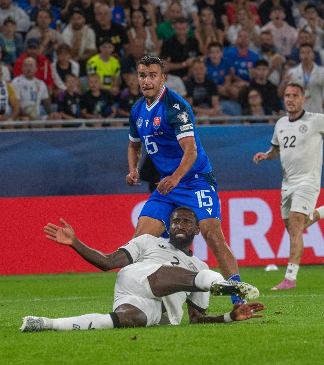 德国队在欧预赛中遭遇三连败，卫冕梦或告终