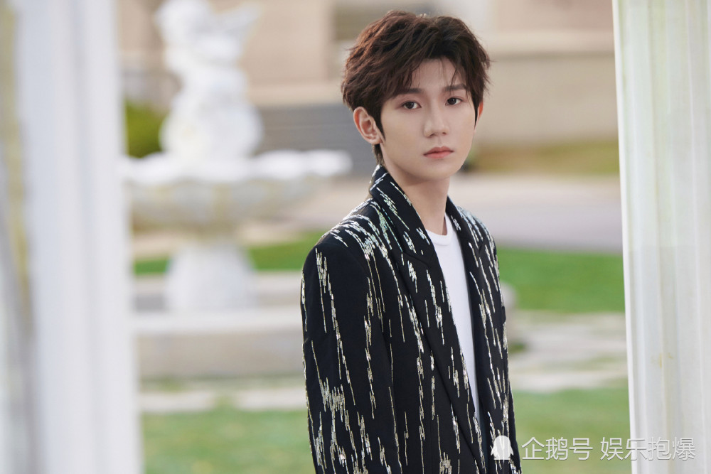 DK轻取C9,Xiaohu开启传奇时刻宿敌对决小组赛,让粉丝疯狂欢呼 DK轻取C9,Xiaohu开启传奇时刻宿敌对决小组赛,让粉丝疯狂欢呼