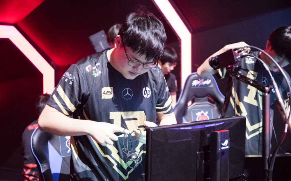 MAD绝杀RNG,Hanssama拿下关键大龙宿敌对决八强赛,留下经典瞬间 MAD绝杀RNG,Hanssama拿下关键大龙宿敌对决八强赛,留下经典瞬间