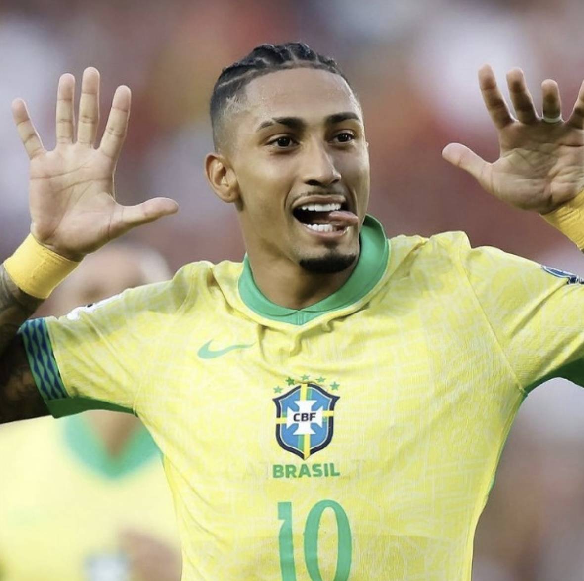 乌拉圭队赢得南美预选赛，将参加下届世界杯