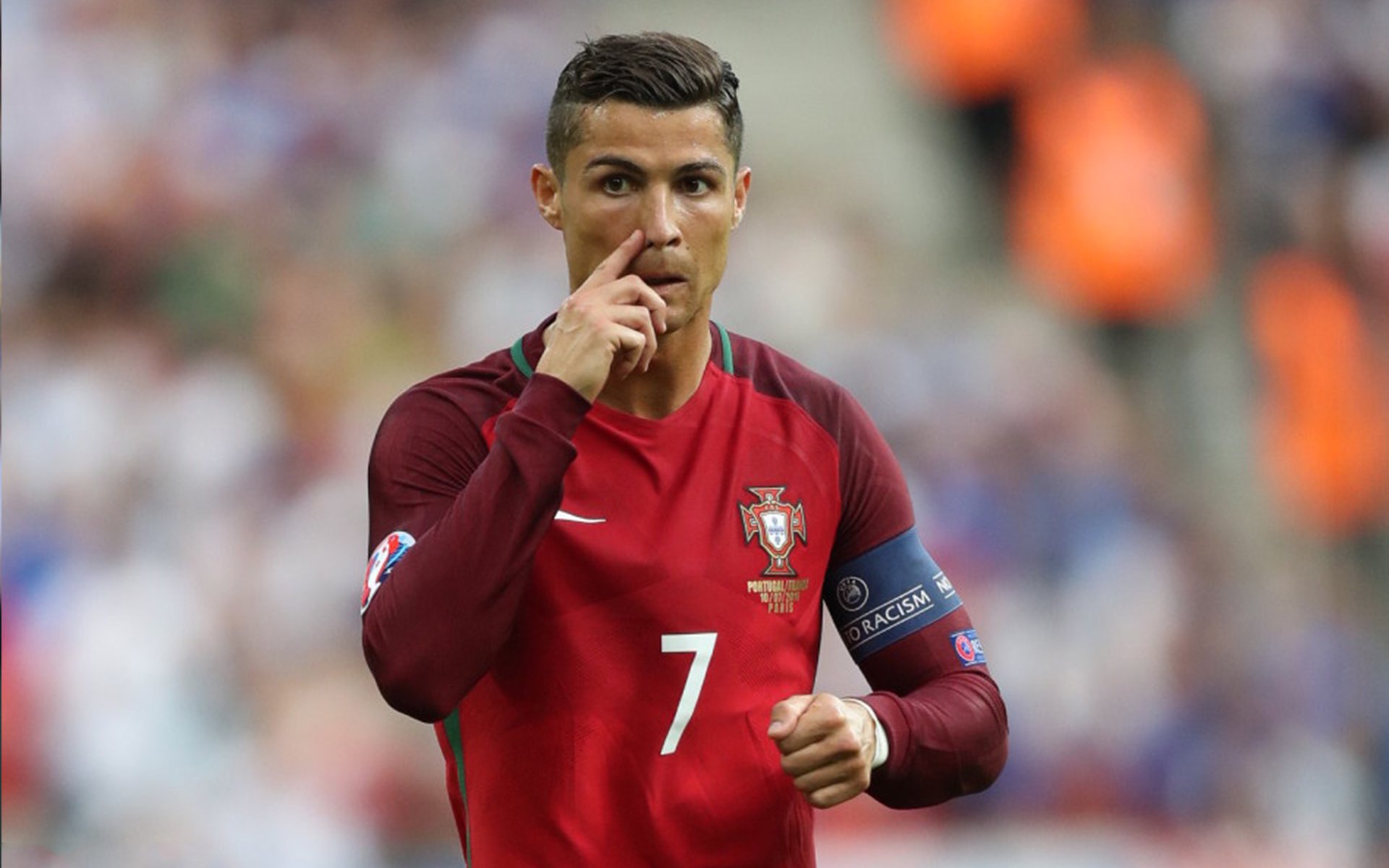 战术板上的秘密,西亚卡姆如何用一次手势决定胜局