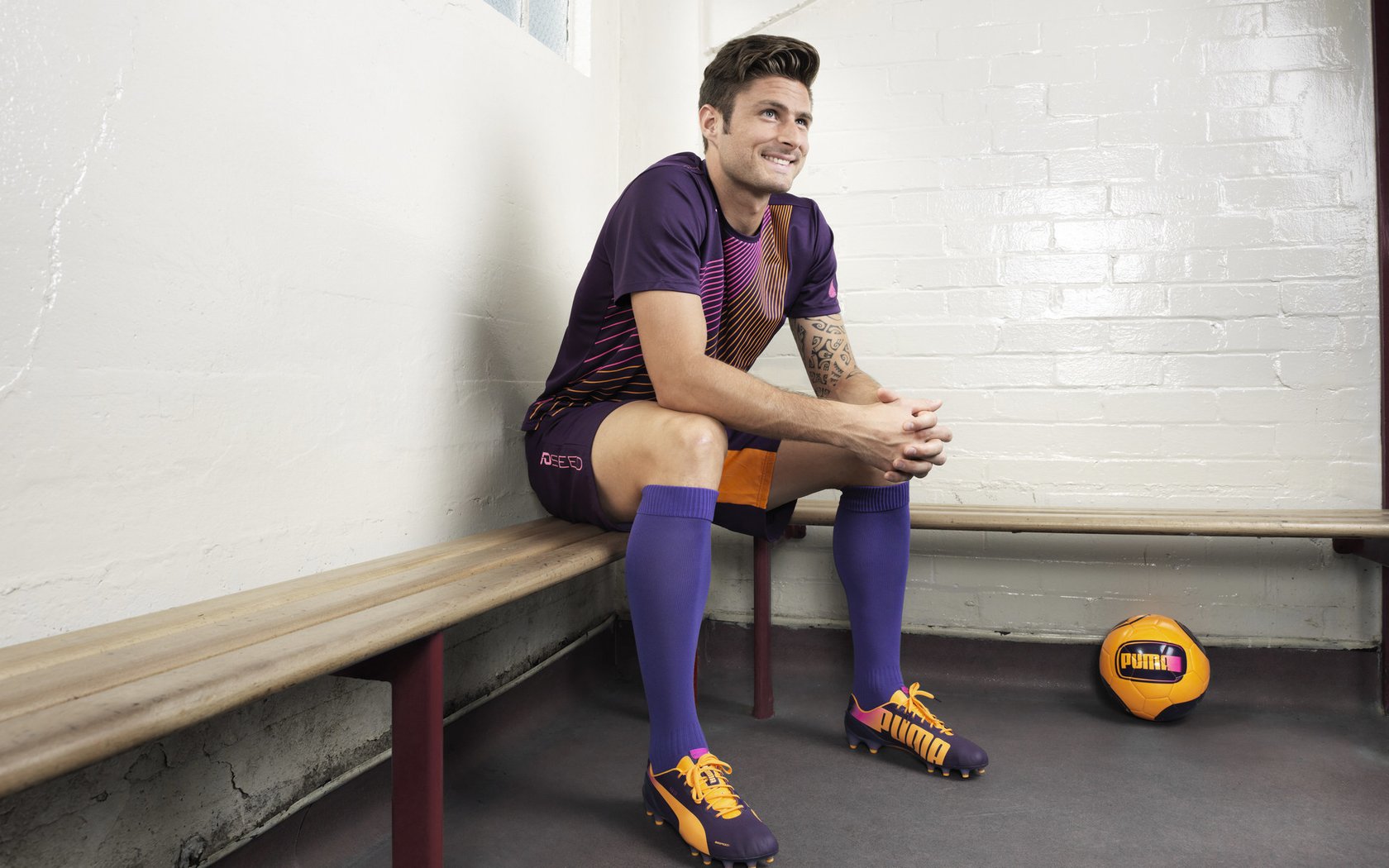 绿茵场上的角力，篮球场上的颠覆