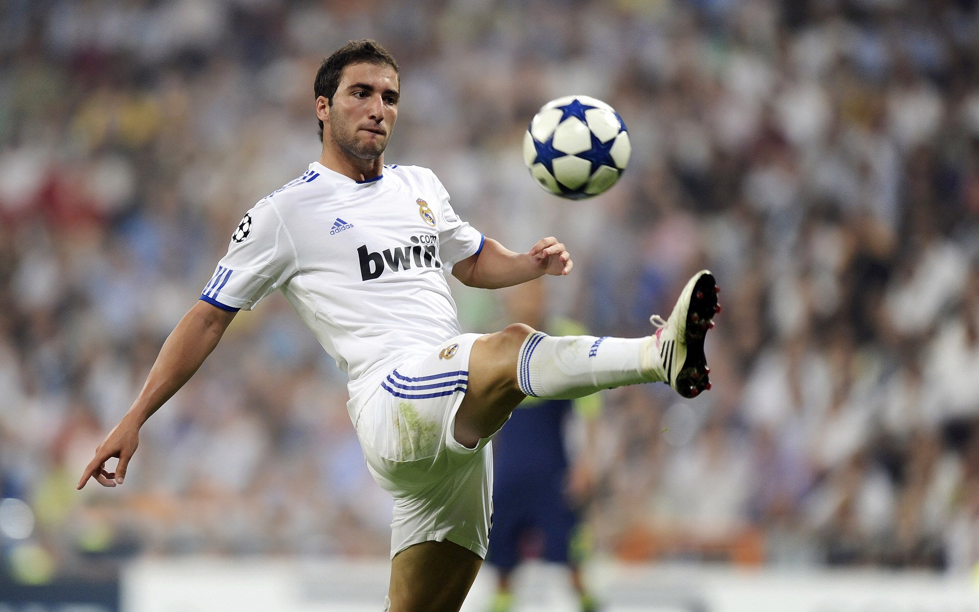 个人英雄与团队棋局，维尼修斯的不手软与洪都拉斯的完胜哲学