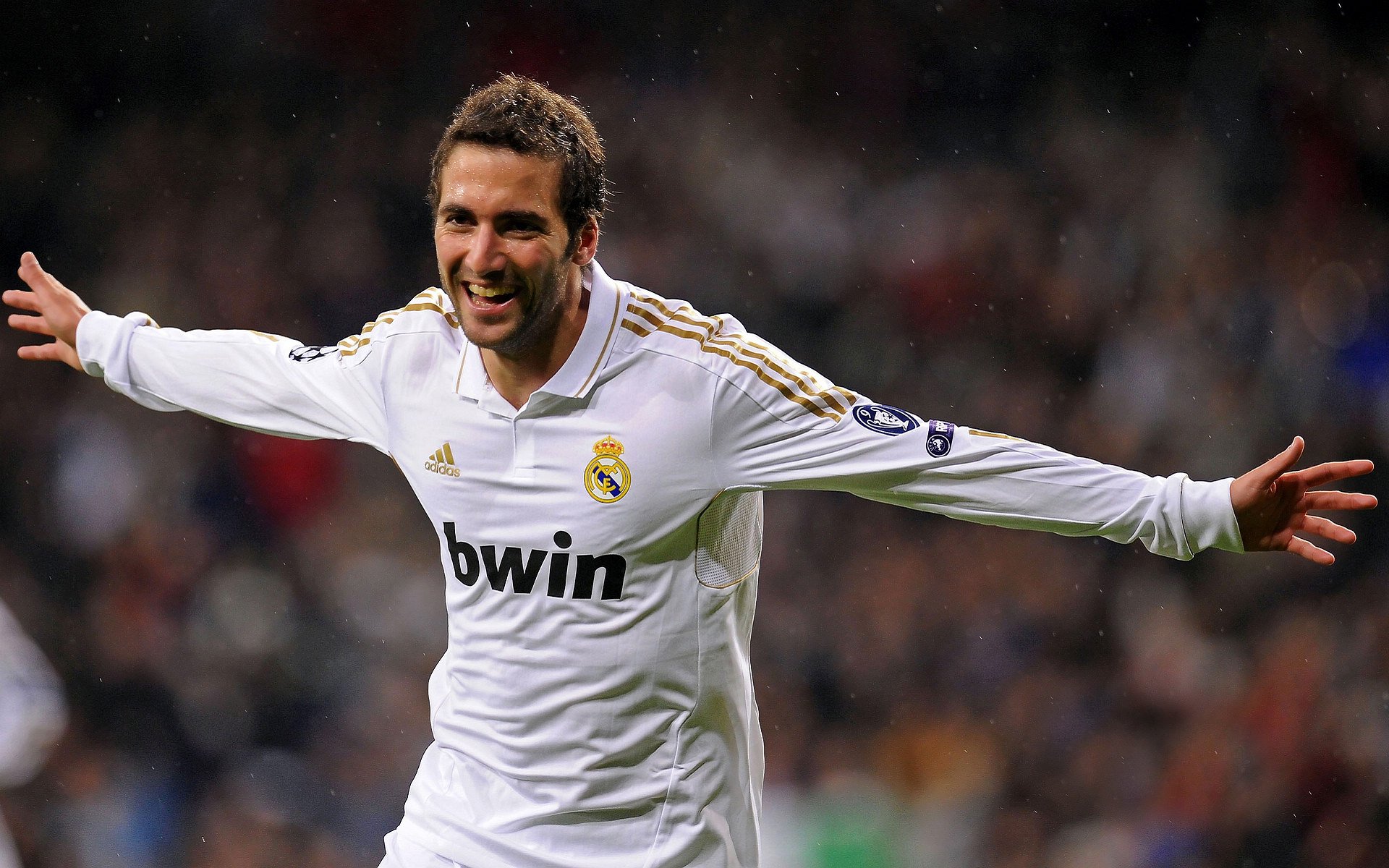 东方双星,两样燃烧,当日本队改写欧洲足球叙事,梁靖崑正重定义乒乓力量